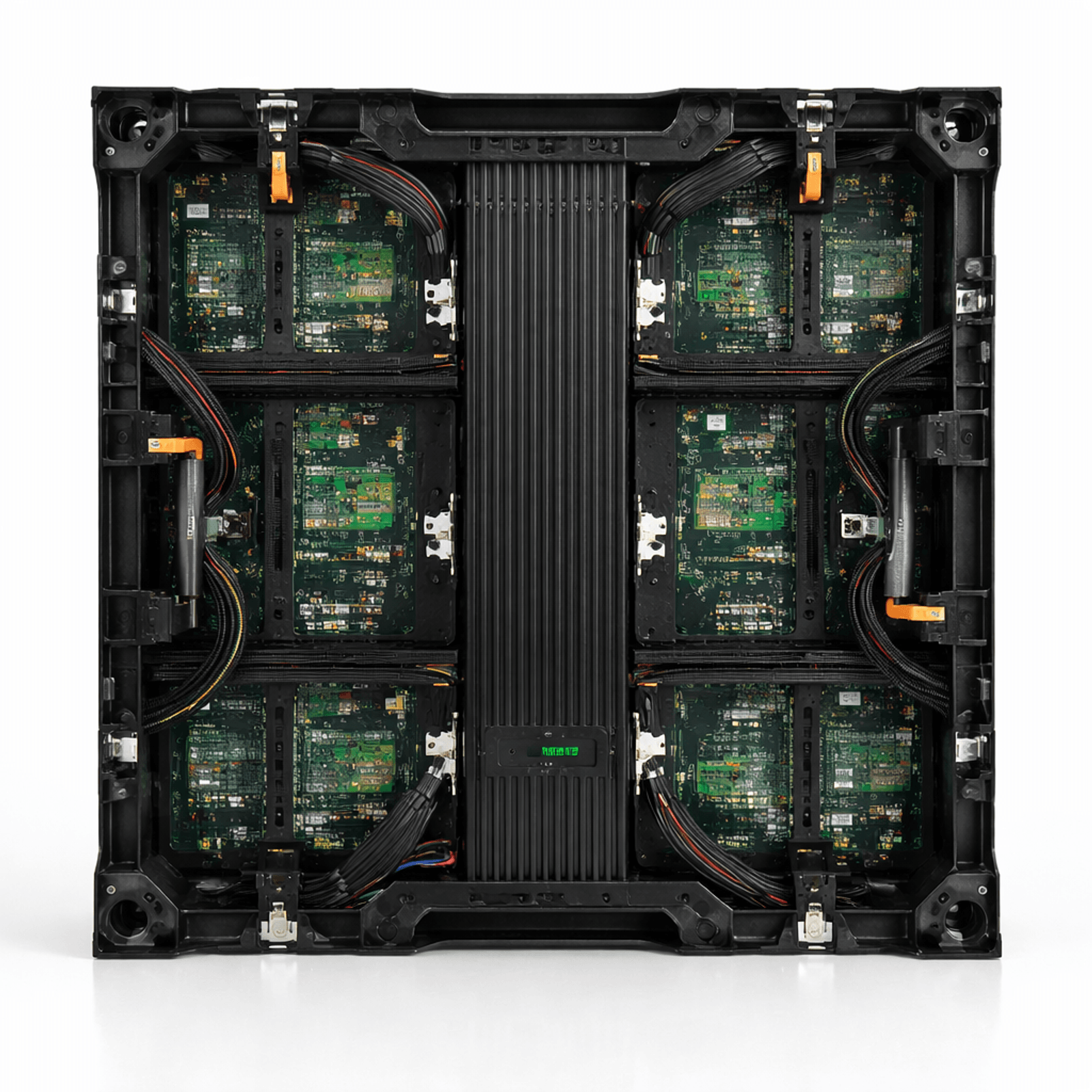 Bagsiden af et LED kabinet med elektronik